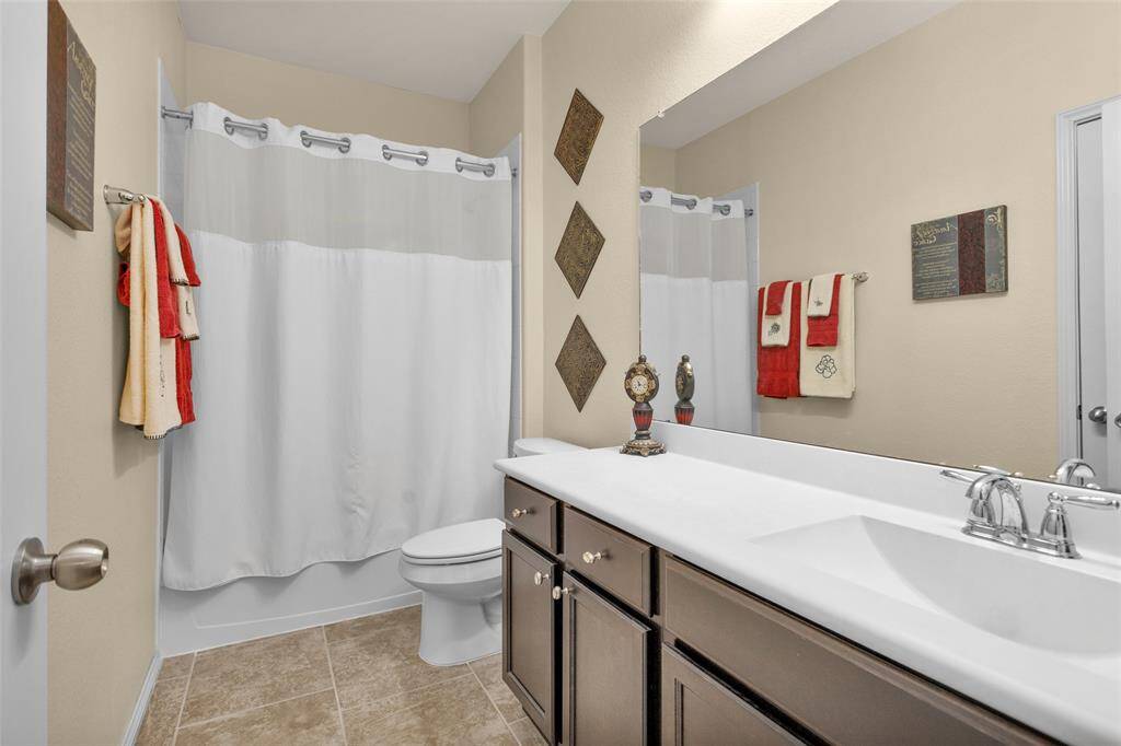 Hall bath with tub/shower combo.