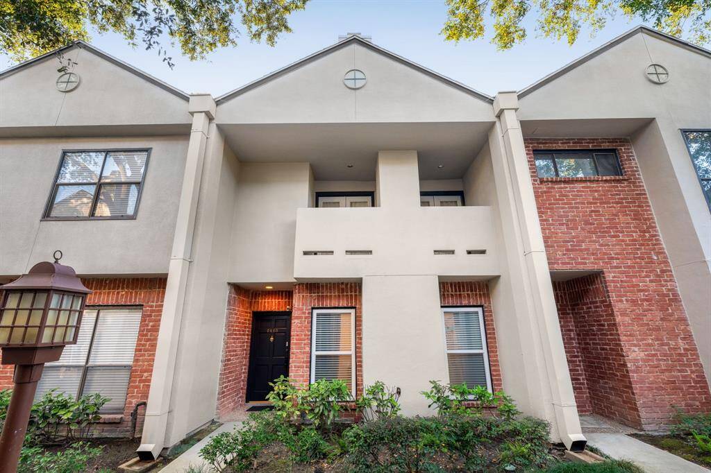Newly updated - 2 bed, 2.5 bath condo located Galleria area is a MUST SEE!