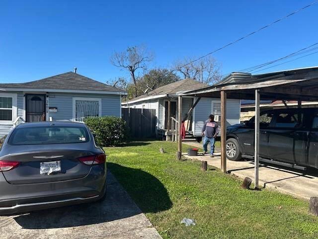3 HOMES ON 10000 SF LOT