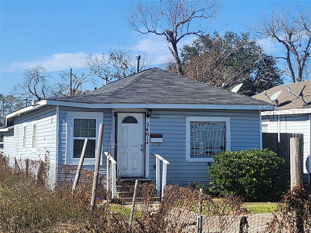3 HOMES ON 10000 SF LOT