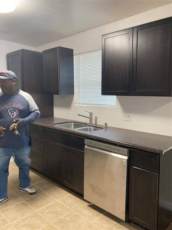 LARGE UPDATED KITCHEN