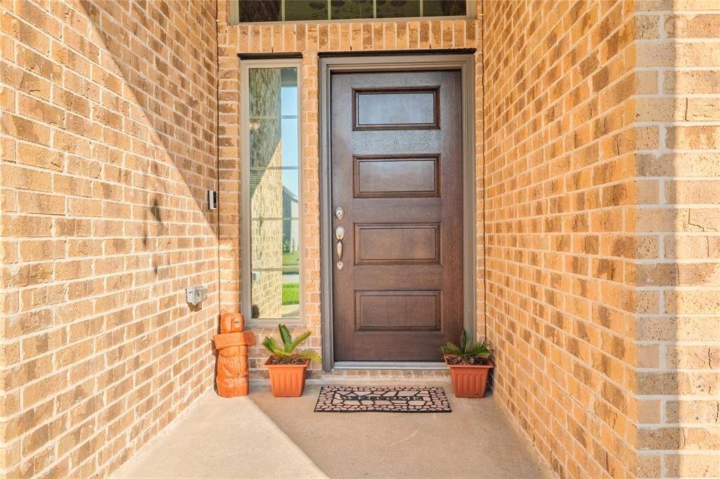With its thoughtful design and timeless finishes, the entryway creates a warm and inviting first impression, seamlessly blending style and functionality.