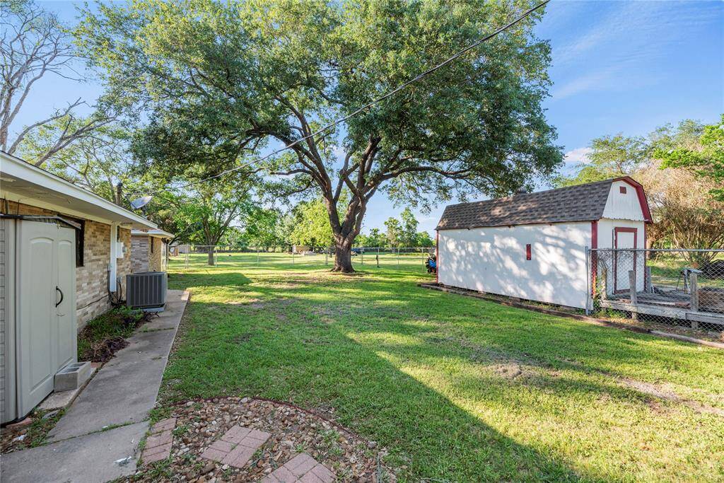 Let your dogs roam, enjoy the unrestricted homesite and make it your own!