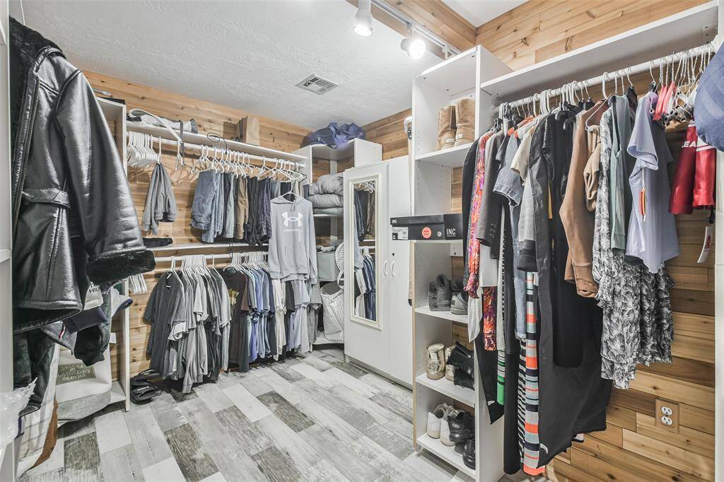 Large walk in closet just off the primary bathroom.
