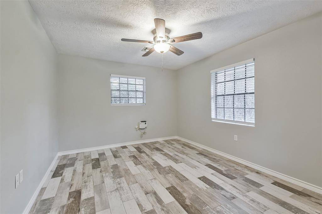 Second bedroom.