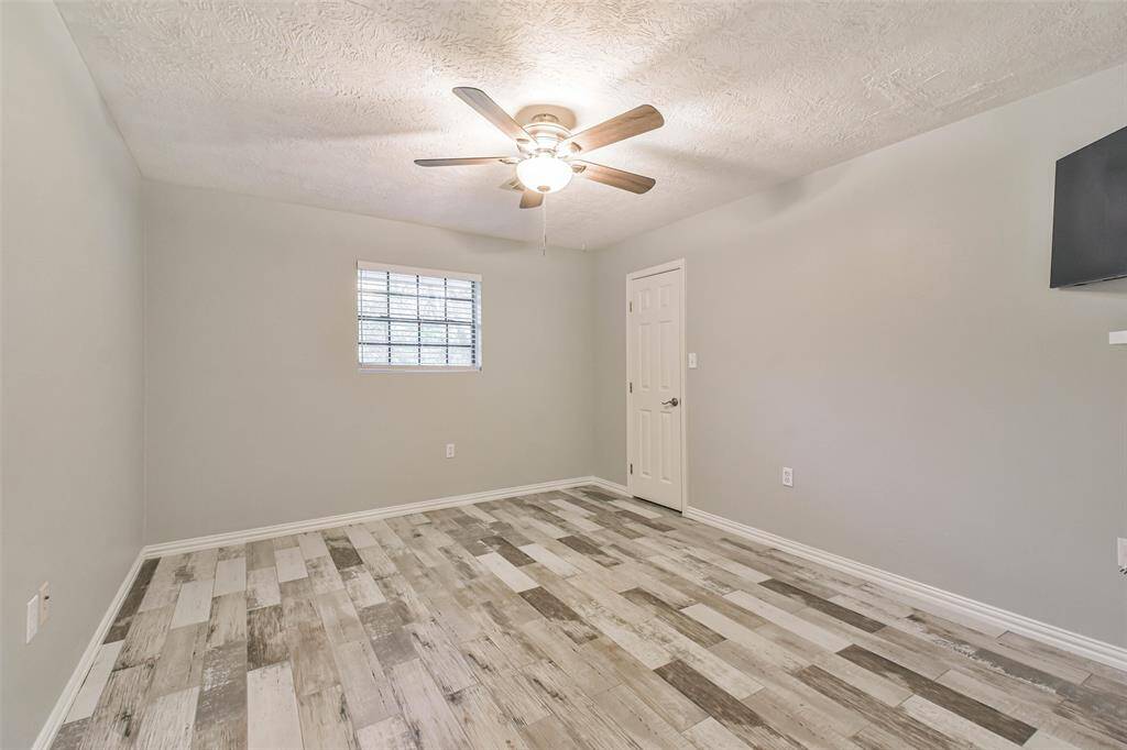 Fifth bedroom.