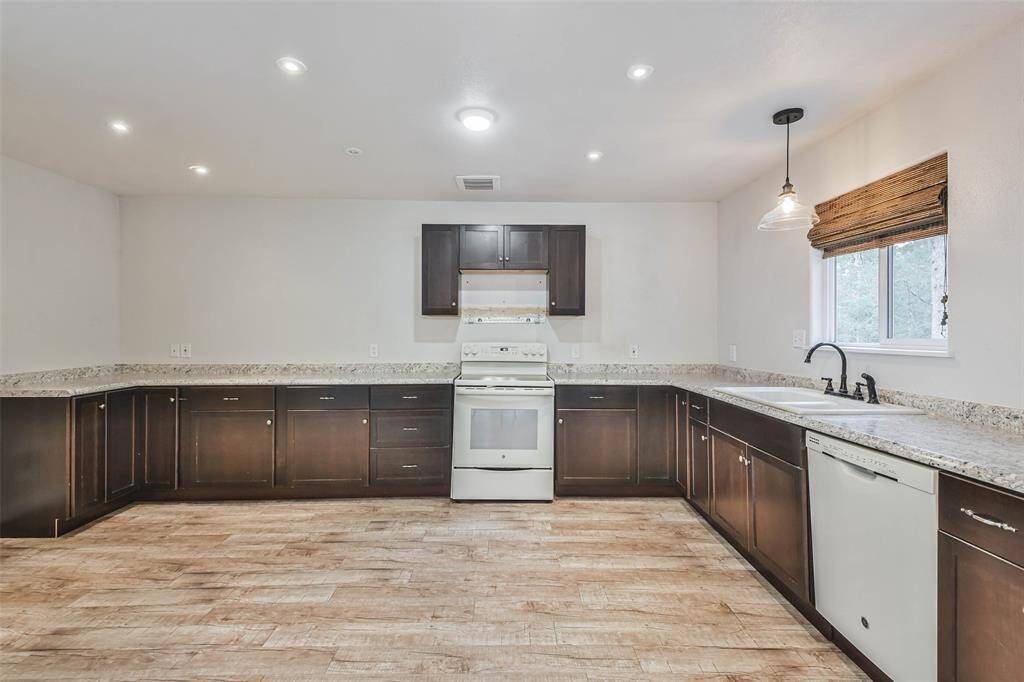 Kitchen ins guest house.