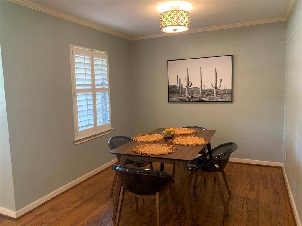 FORMAL DINING