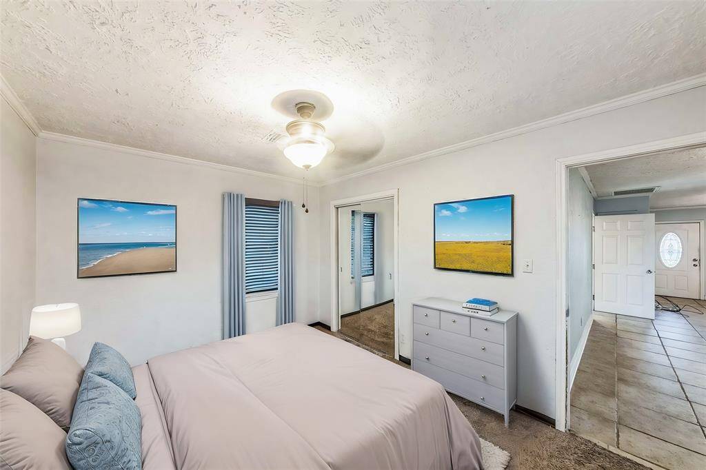 Primary bedroom - Virtually staged