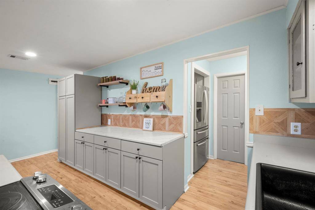 Peek at the walk in pantry to the right.