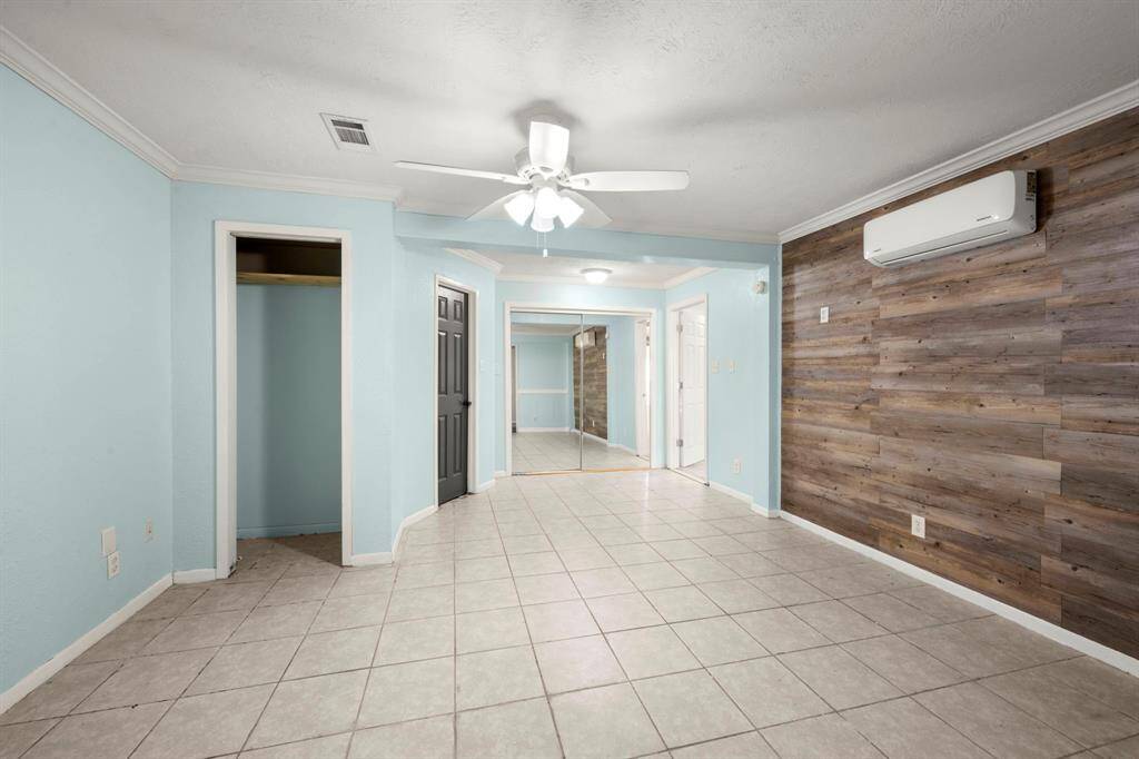 Second downstairs bedroom