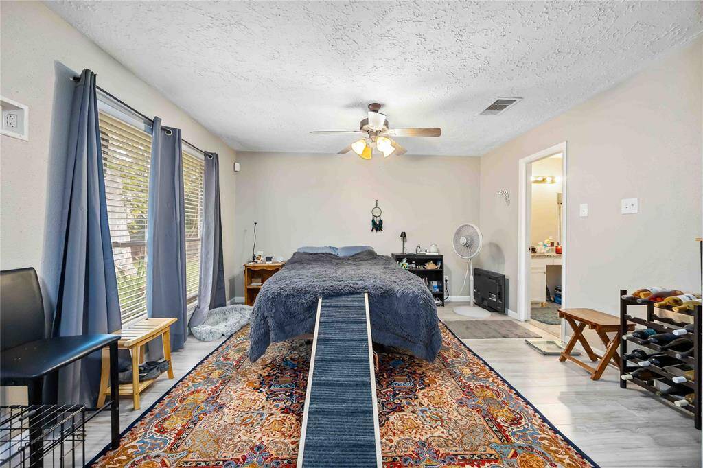 Another view of primary room.