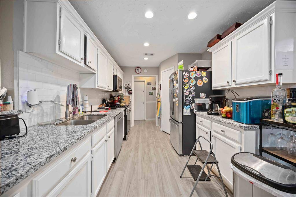 Che's kitchen with tons of cabinet storage and walk-in panty.