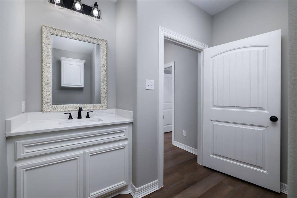 Upstairs full bath