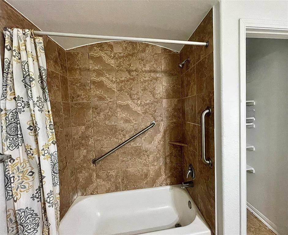 1 Upstairs Bath & Shower Combo