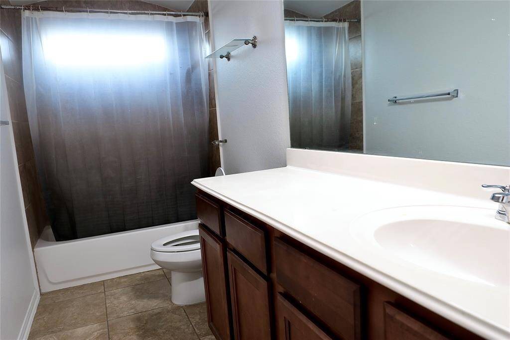 2 Upstairs Bath & Shower Combo