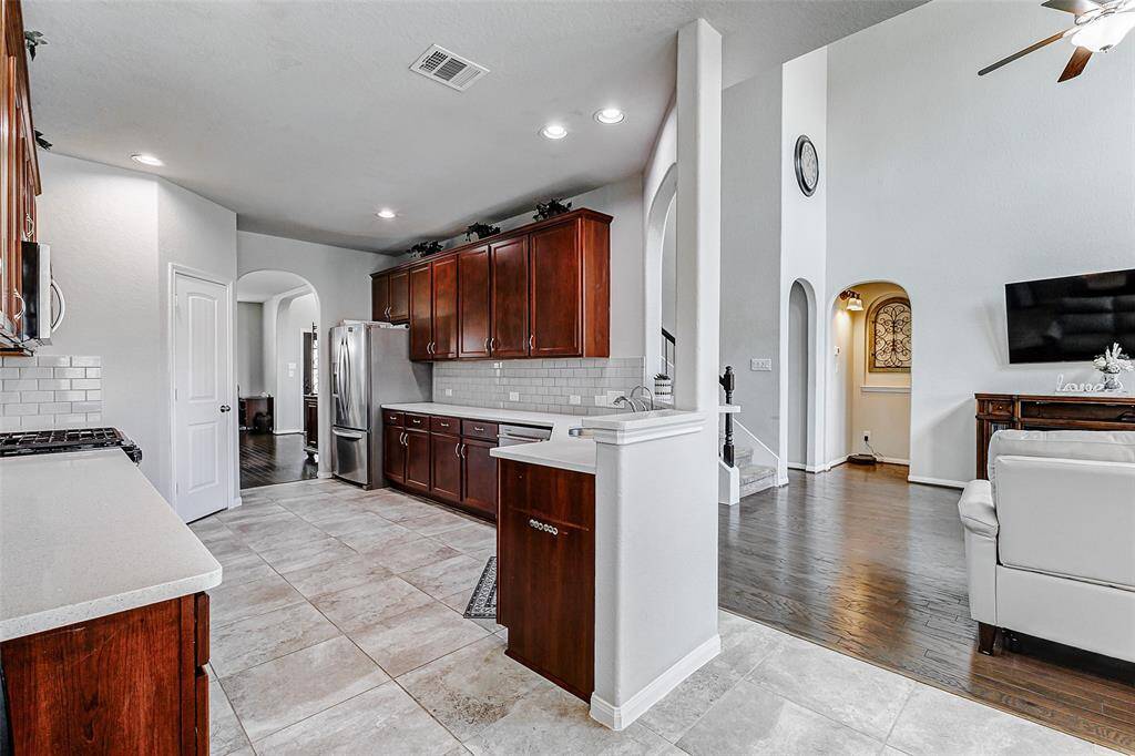 Kitchen offers lots of cabinet space, ensuring you'll have plenty of storage for all your kitchen essentials.