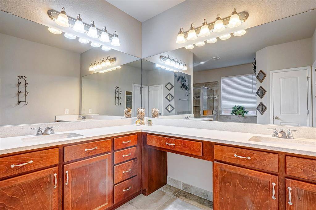 The separation of the sinks allows for simultaneous use, enhancing convenience and functionality.