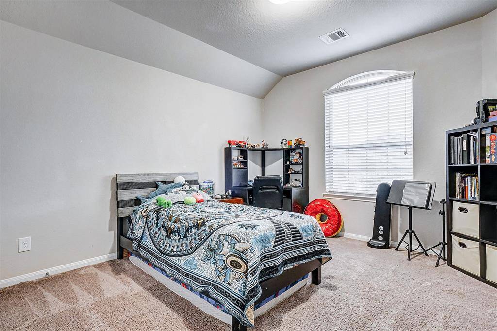 5th room features so much natural lighting.