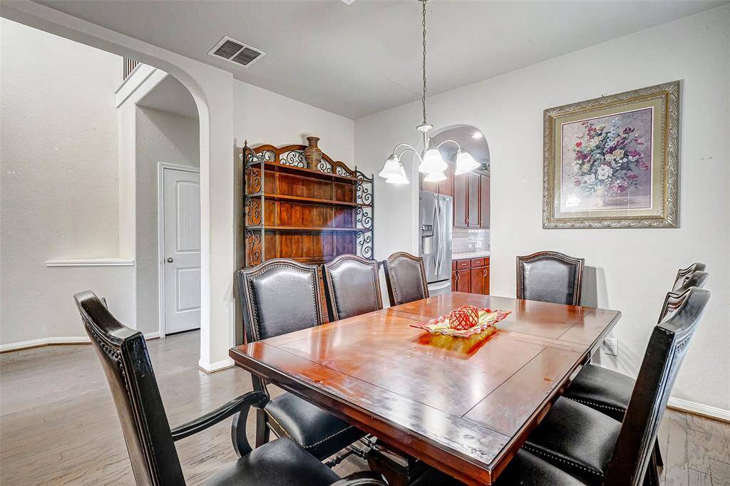 A rectangular or oval table would be best suited for this number of guests.