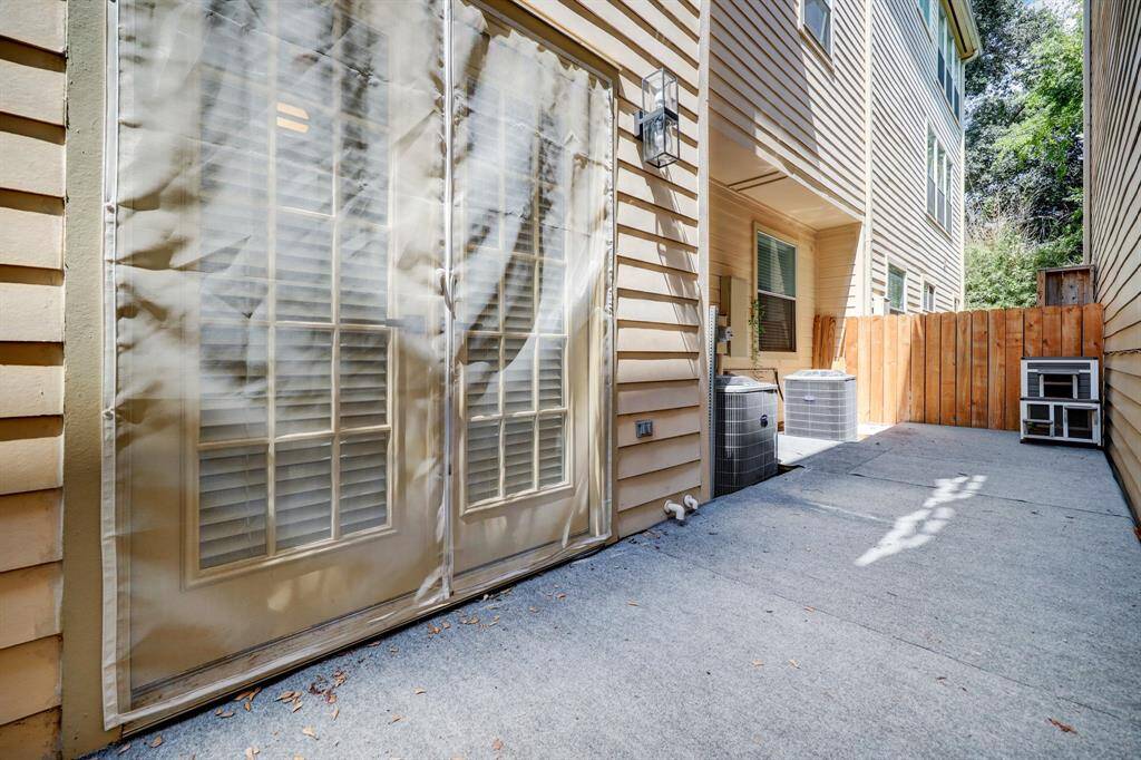 [Outdoor space] Screened doors, nicely carpeted patio and two new HVAC units *July 2023