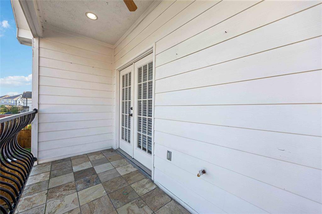 A spacious walk-in closet, perfect for organizing clothes and accessories. Clean lines and ample shelving create a well-organized and functional space.
