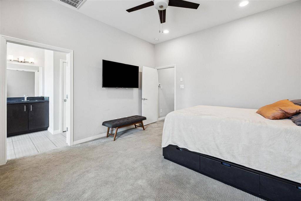 Large Primary bedroom on 3rd floor with ensuite.
