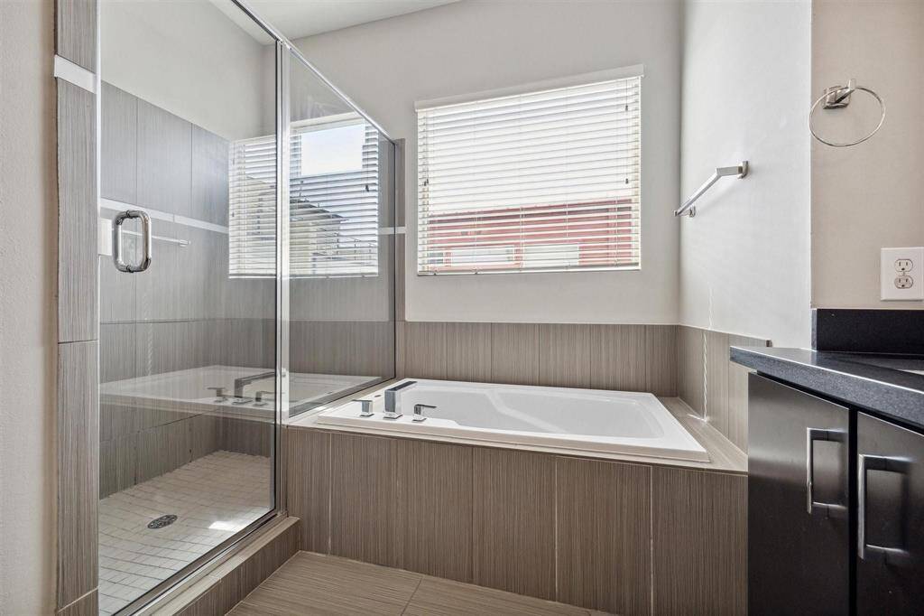 Another view of primary bath.
