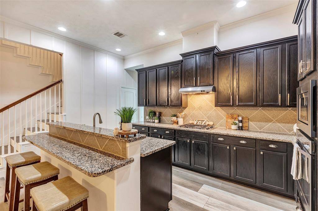 Look at the incredible flow and storage this kitchen has!