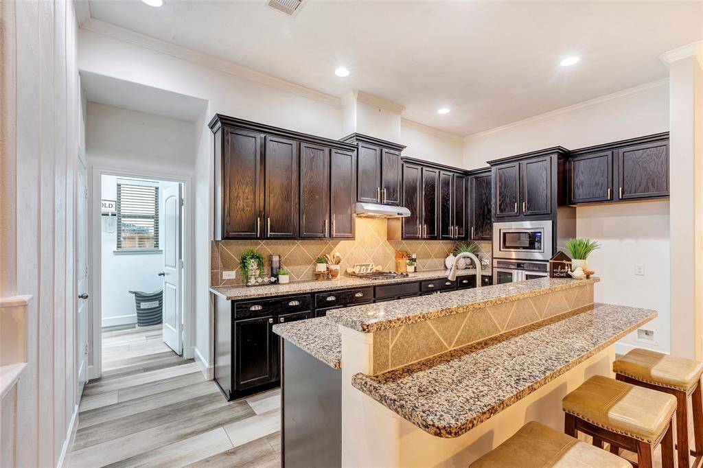 The breakfast bar in the island makes it convenient to talk to family or friends while multi-tasking with meal prep or laundry.