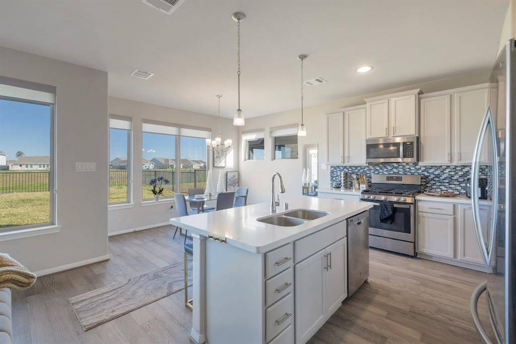 One last look at the kitchen and breakfast area.