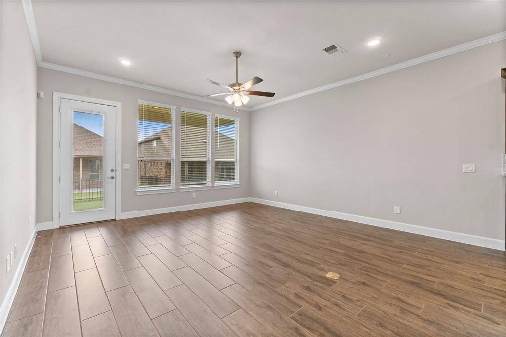 DEN WITH LOTS OF WINDOWS TO BRING IN NATURAL LIGHT