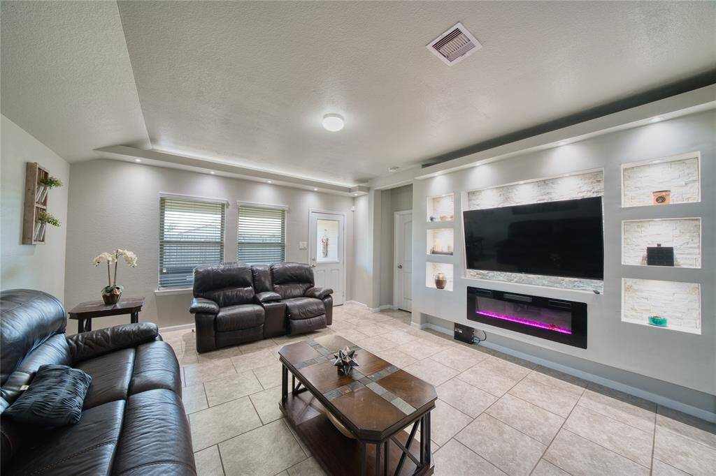 Built In shelves in this modern home.