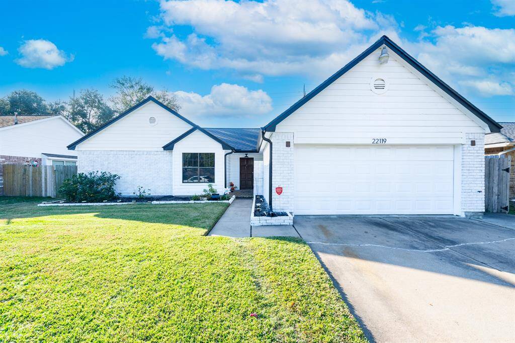 Charming 3-bedroom, 2-bath home in Creekstone, offering comfortable living with a prime location.