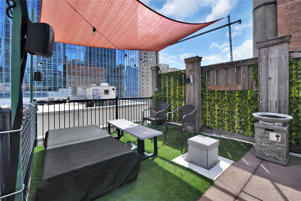 Corner sitting area on private roof terrace. Furniture and most accessories remain.