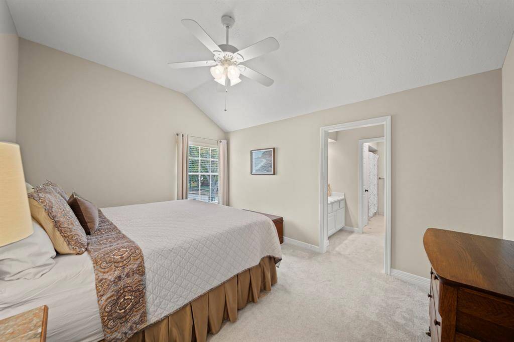 Spacious secondary bedroom upstairs with high ceilings, plush carpet, 2" blinds a ceiling fan and a Jack & Jill bathroom!