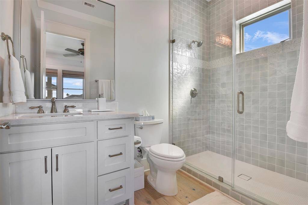 Ensuite bath for second guest bedroom