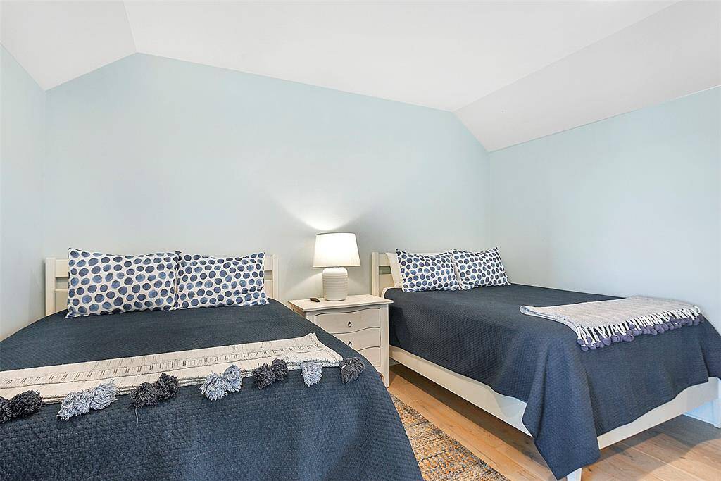 Large bedroom fits 2 queen beds