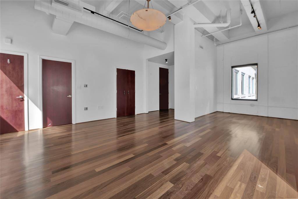 Enormous Primary bed room with additional office / lounge space.
