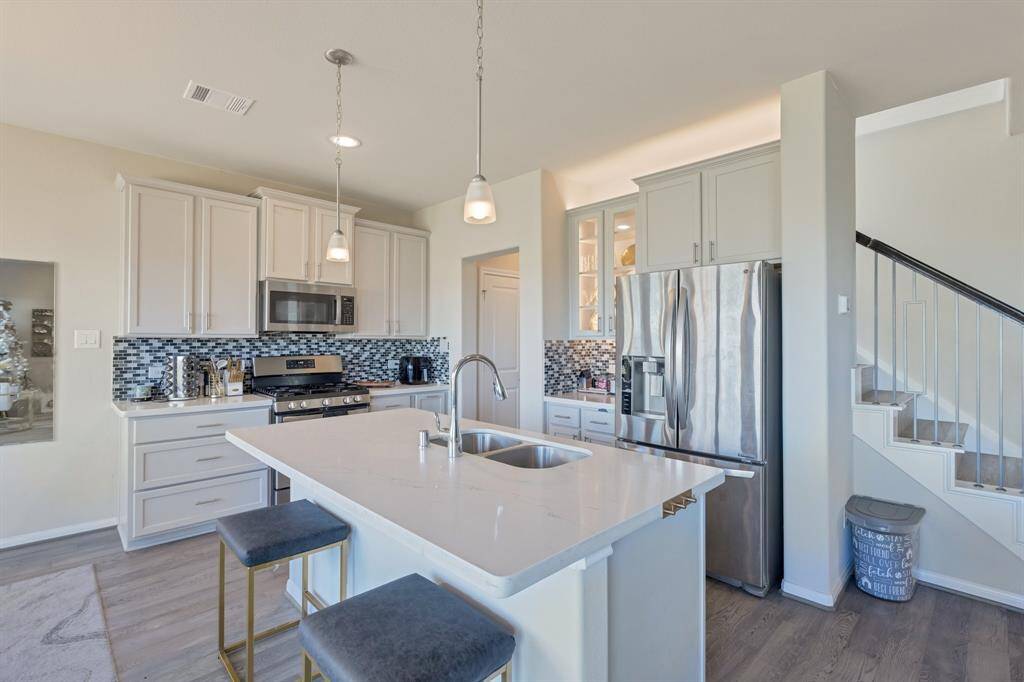 Another view of the kitchen. You can see the door to the pantry here in the background. Drawers and cabinets are all soft close as well.