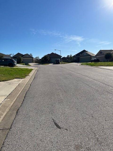 135 Bates Ct is located on a culdesac street!