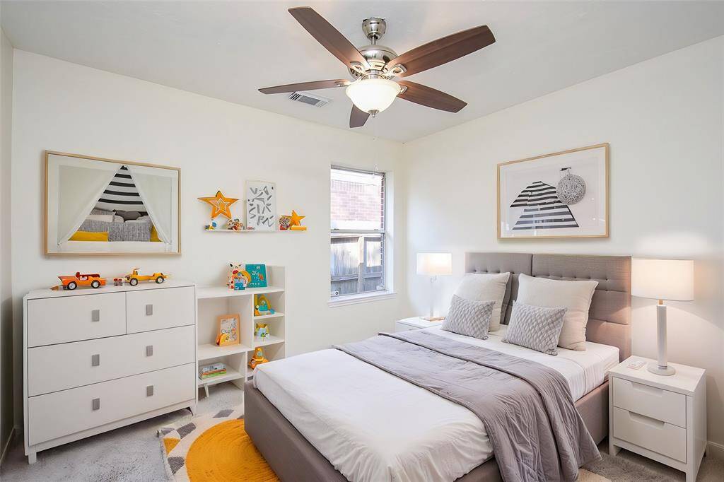 Welcome to this secondary bedroom, which can also be used as a bedroom for the little ones. Is it perfect?