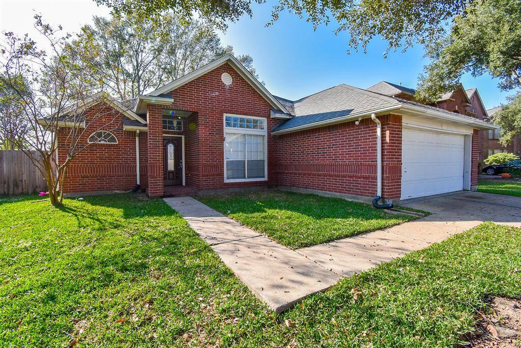This adorable brick home is located in a lovely, quiet neighborhood, perfect for making wonderful memories!