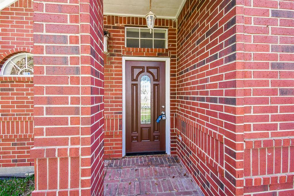 Come on and enjoy this delightful covered entryway's charming spot!