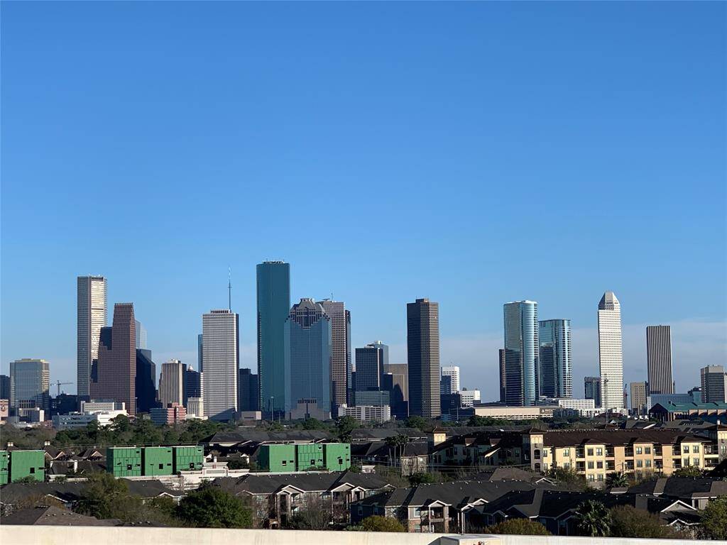Close to DT and major freeway access