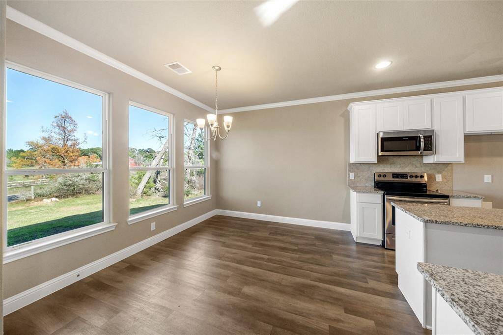 A look at the great sized dining area, perfect for gathering together for a delicious meal!