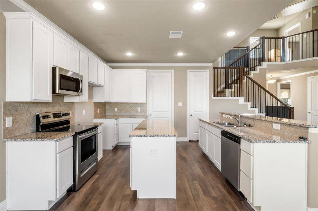 Beautiful chrome appliances and granite counter tops!