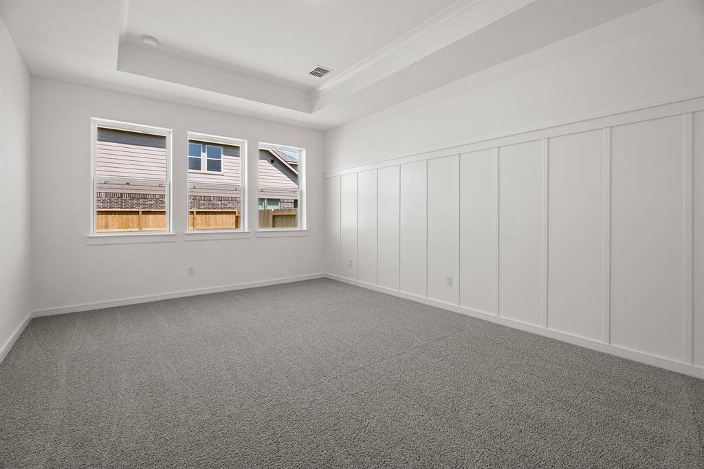 Spacious primary suite (*Photo not of actual home and used for illustration purposes only.)
