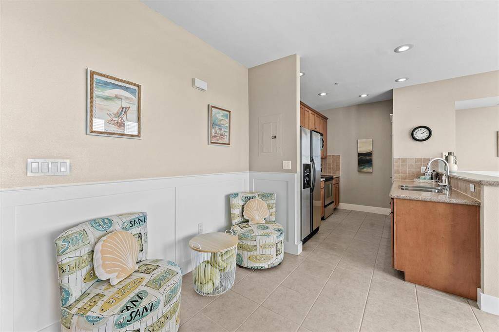 Whether you desire a cozy breakfast space or reading nook, this versatile space is ready to accommodate any need.