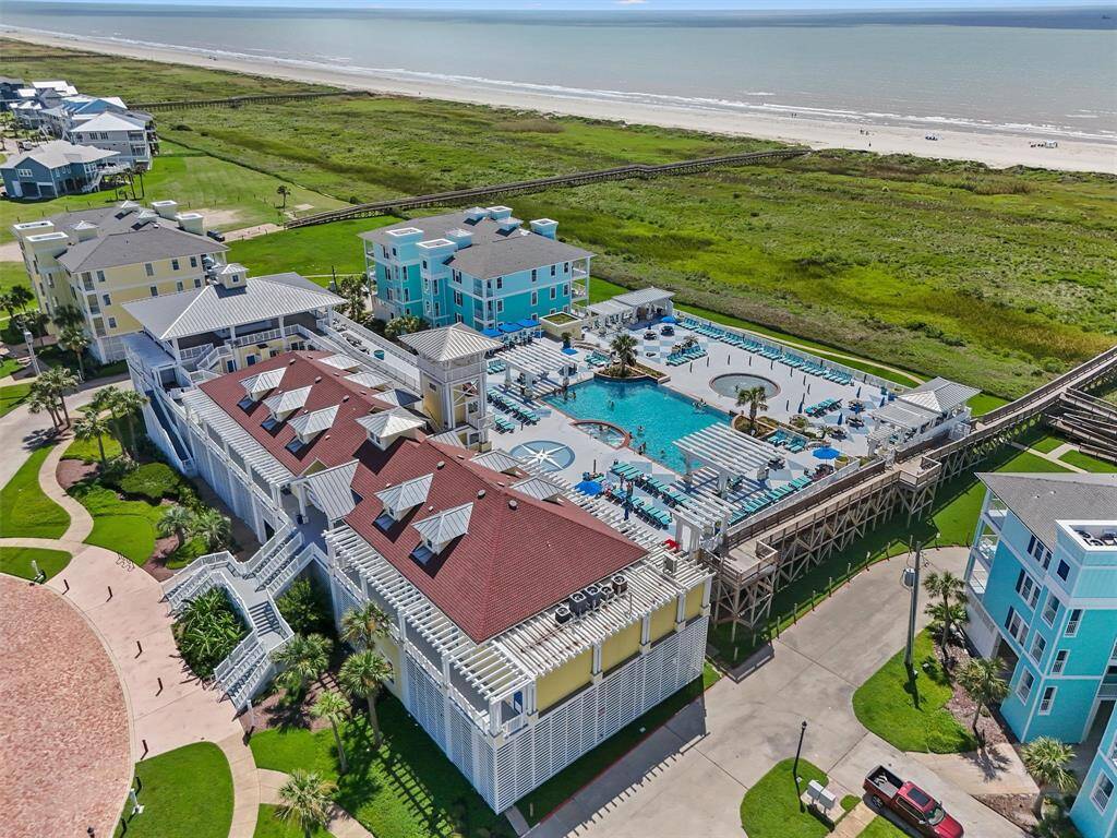 Enjoy coastal living at its finest at Pointe West, with unbeatable community amenities located just steps from the beach.